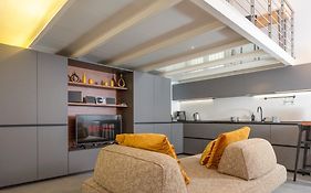 ArtStay - Exclusive Apt Near Metro M1, AC, Parking
